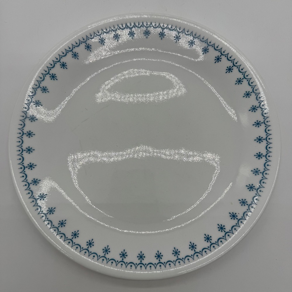 Corelle Old Town Blue Dinner Plate Vintage Vitrelle Onion Pattern White Blue USA